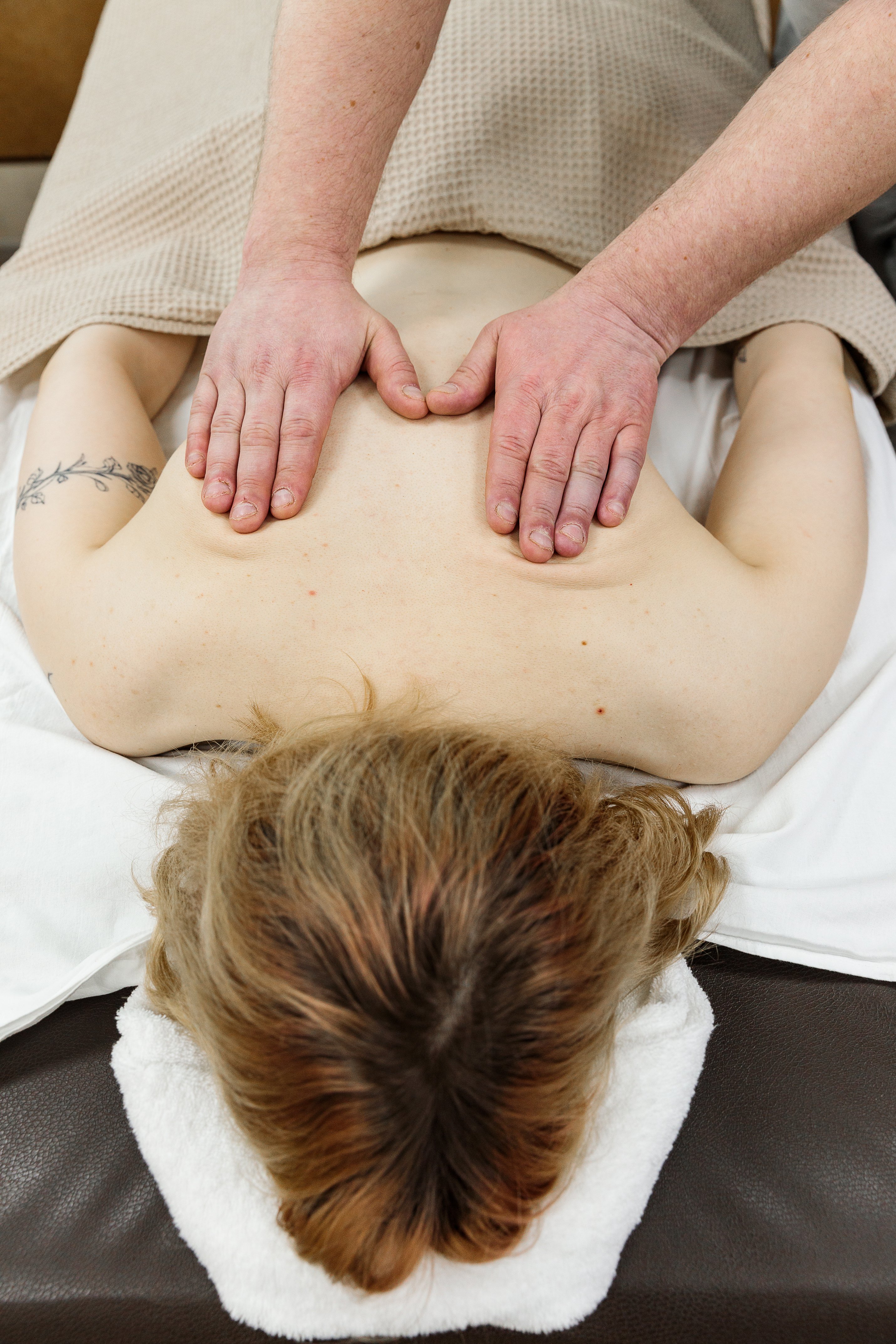 Массаж на пляже: особая польза