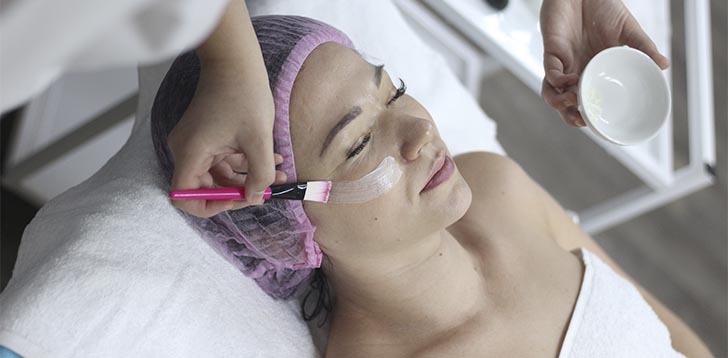 Косметик-эстетист по уходу за лицом